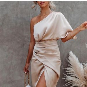 Women’s dress one shoulder sleeve irregular slit dress . Medium. Champagne